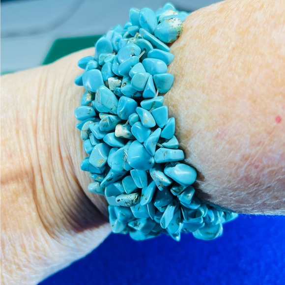 Turquoise Nugget Stretchy Bracelet Ships FREE - Picture 4 of 5